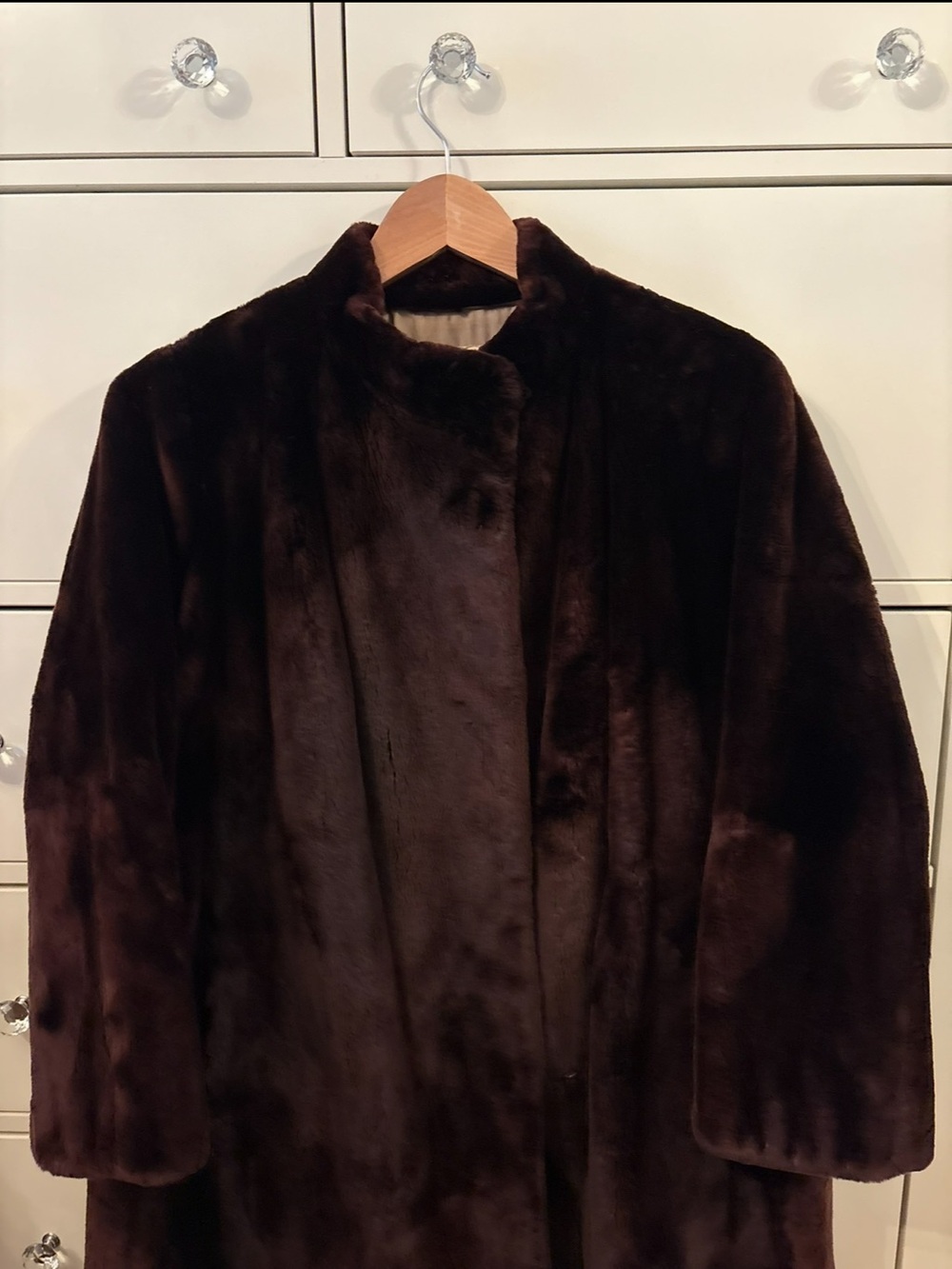 LESLIE WISE Luxurious Fur Coat